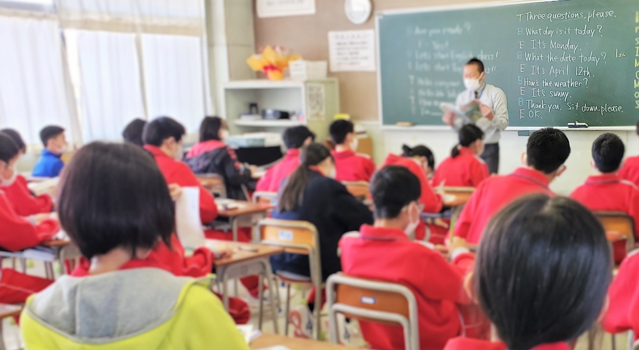 Let’s start English class! Hello, everyone. 盛岡市立上田中学校